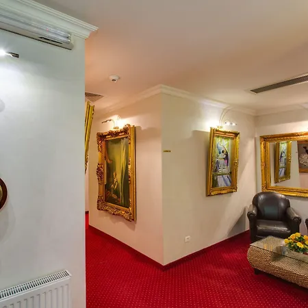 Moxa Hotel 4*