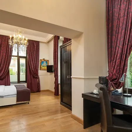 Moxa Boutique 4*