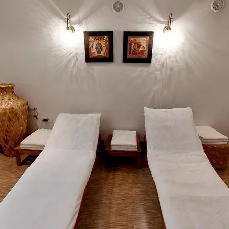 Moxa فندق بوخارست